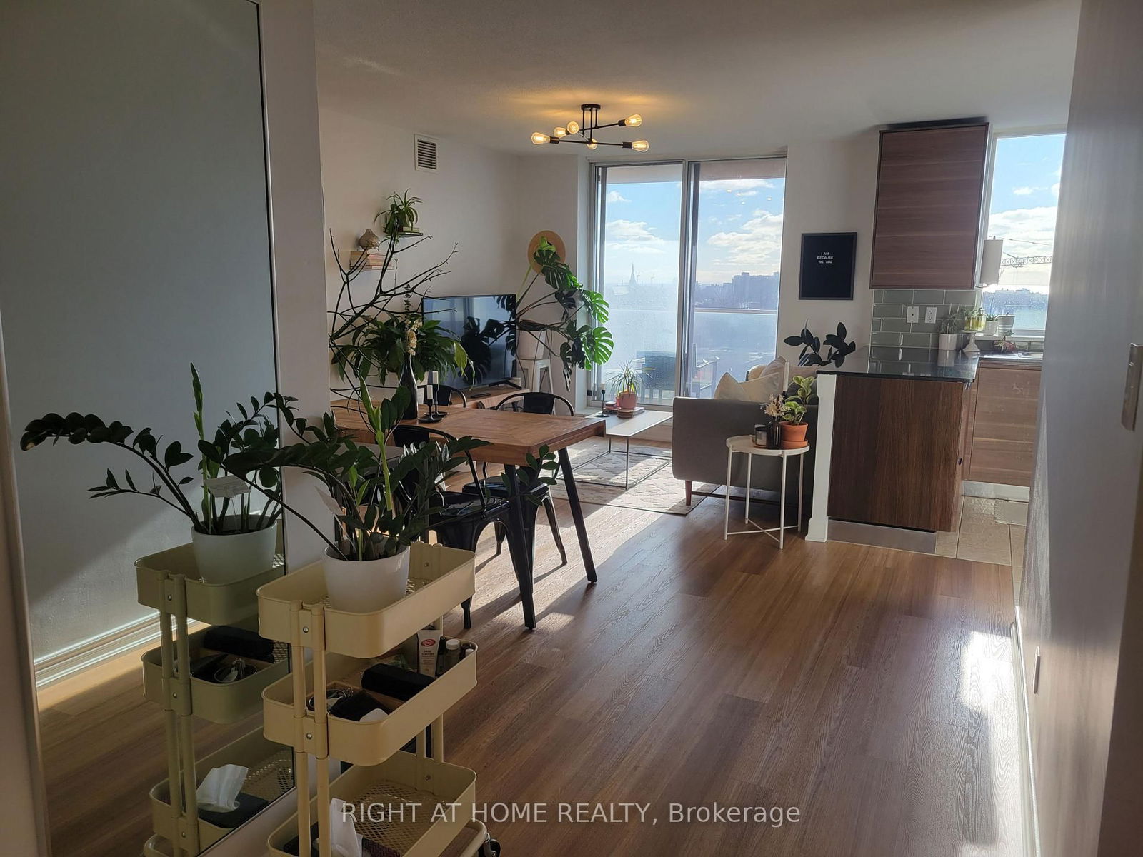 1369 Bloor St W, unit 1004 for rent