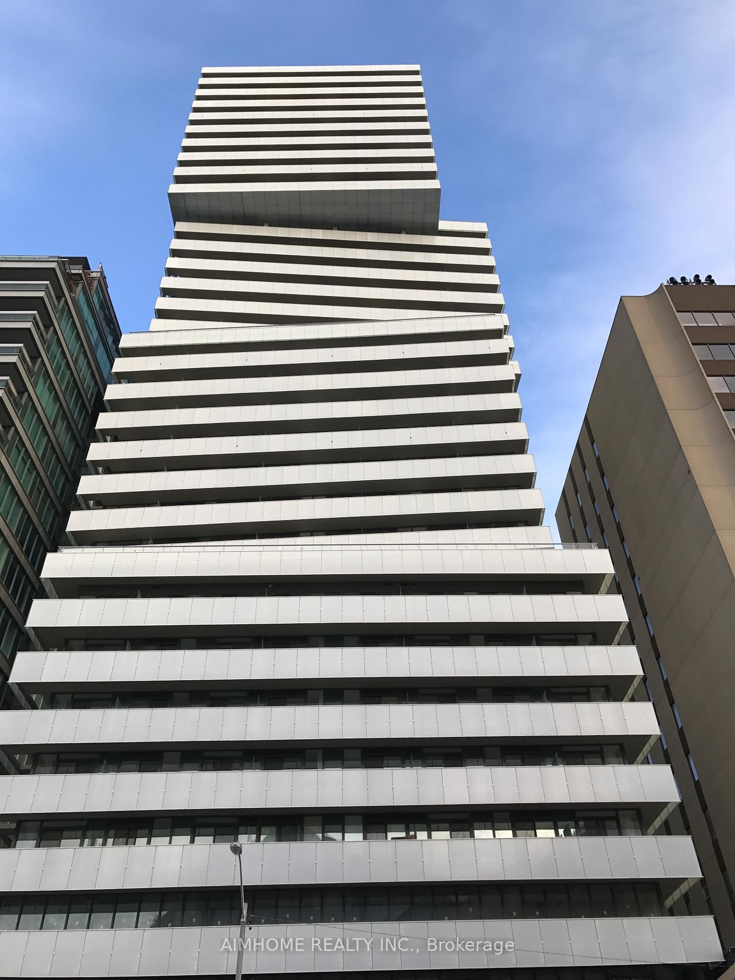 200 Bloor St W, unit 1902 for sale