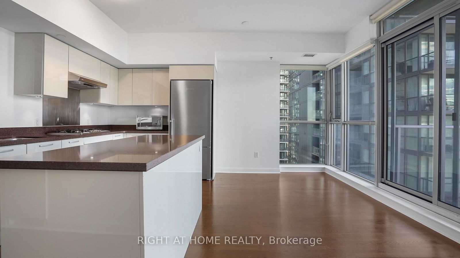 375 King St W, unit 2103 for sale