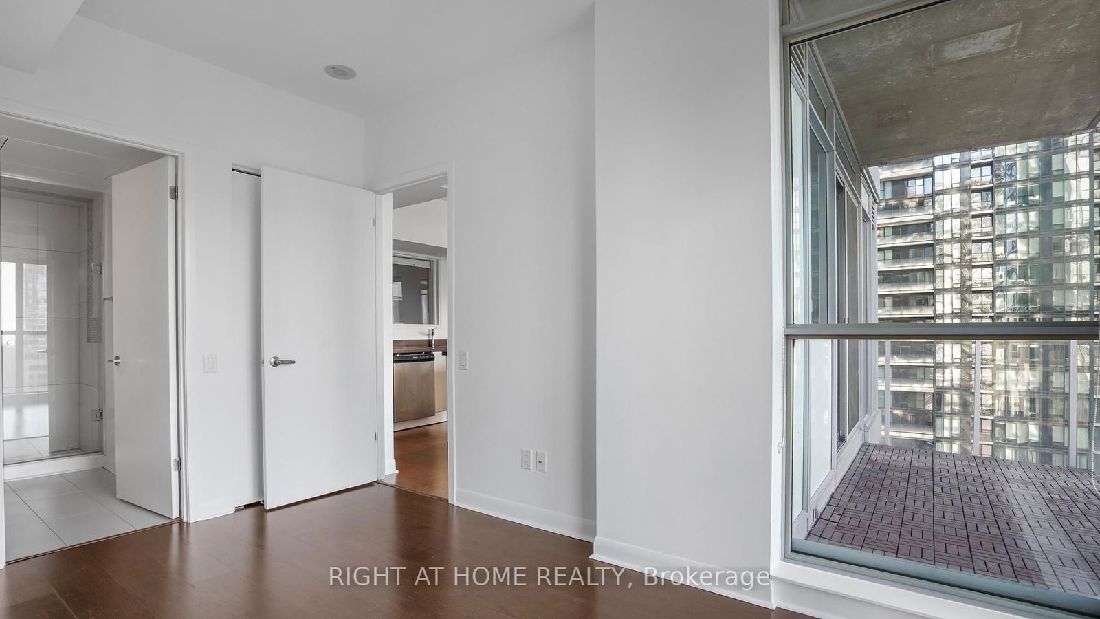 375 King St W, unit 2103 for sale