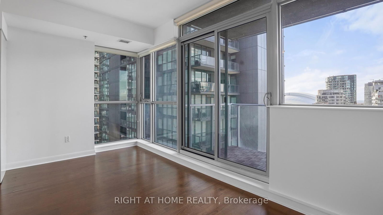 375 King St W, unit 2103 for sale