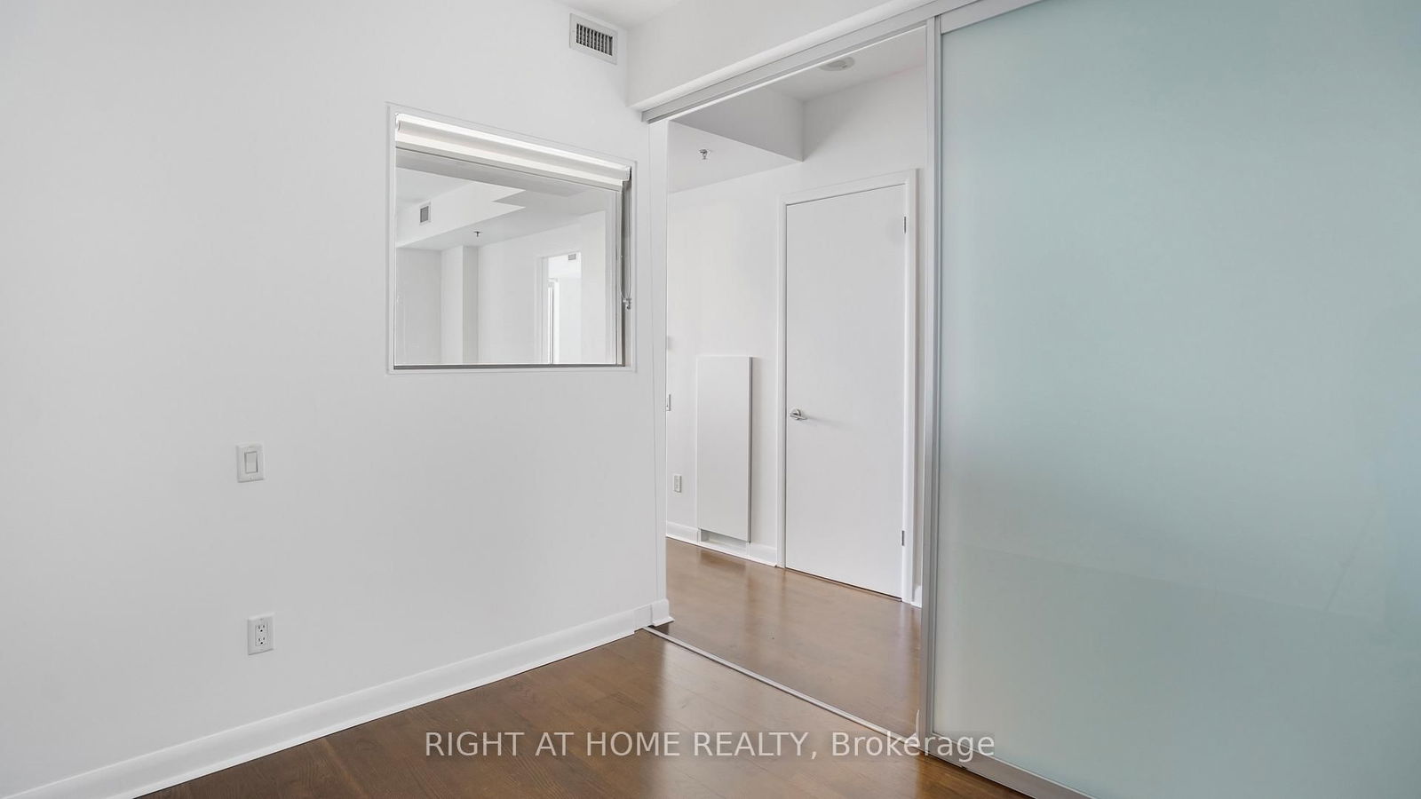 375 King St W, unit 2103 for sale