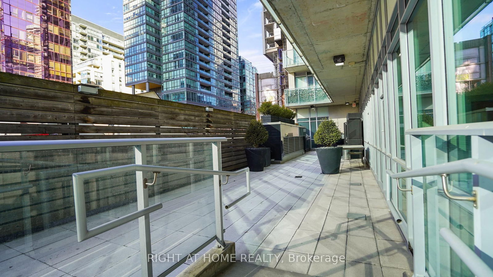 375 King St W, unit 2103 for sale