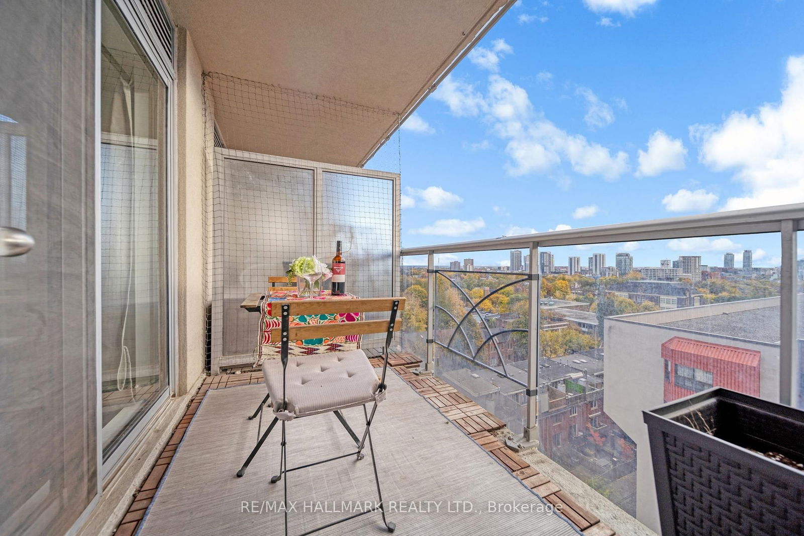 225 Wellesley St E, unit 1002 for sale