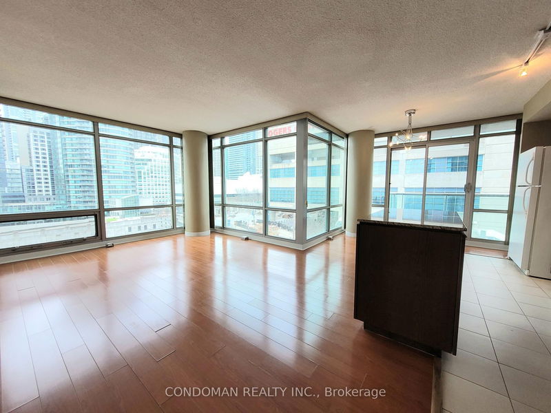 81 Navy Wharf Crt, unit 812 for rent