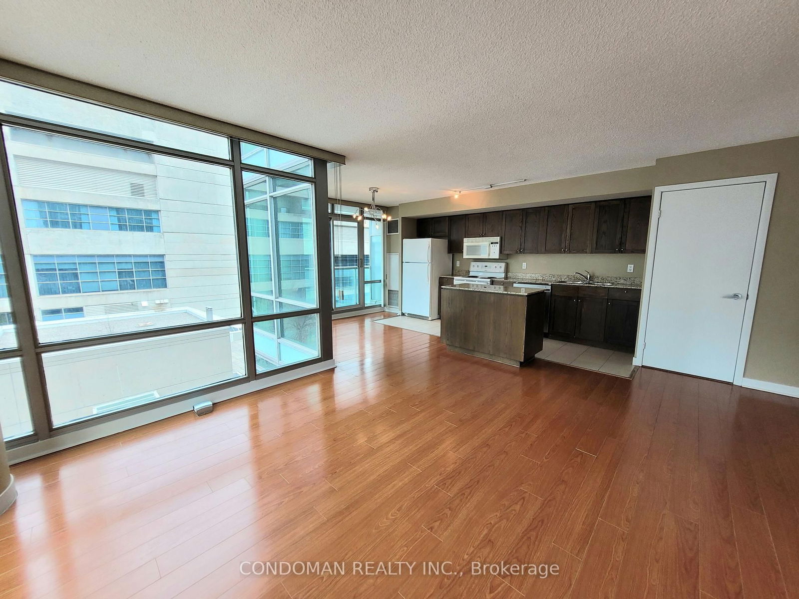 81 Navy Wharf Crt, unit 812 for rent