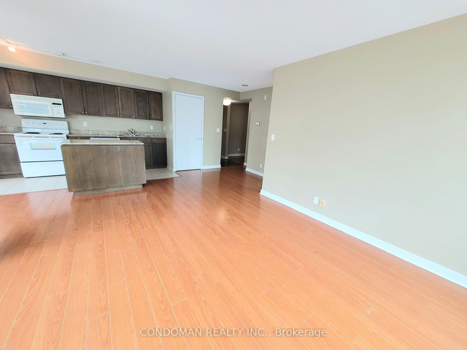 81 Navy Wharf Crt, unit 812 for rent