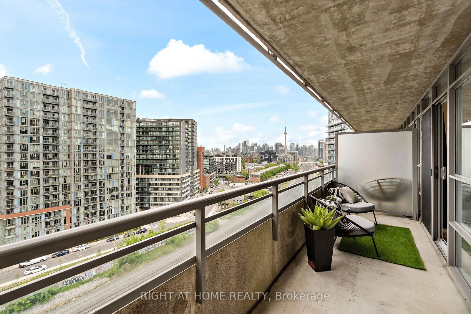 38 Joe Shuster Way, unit 1322 for rent