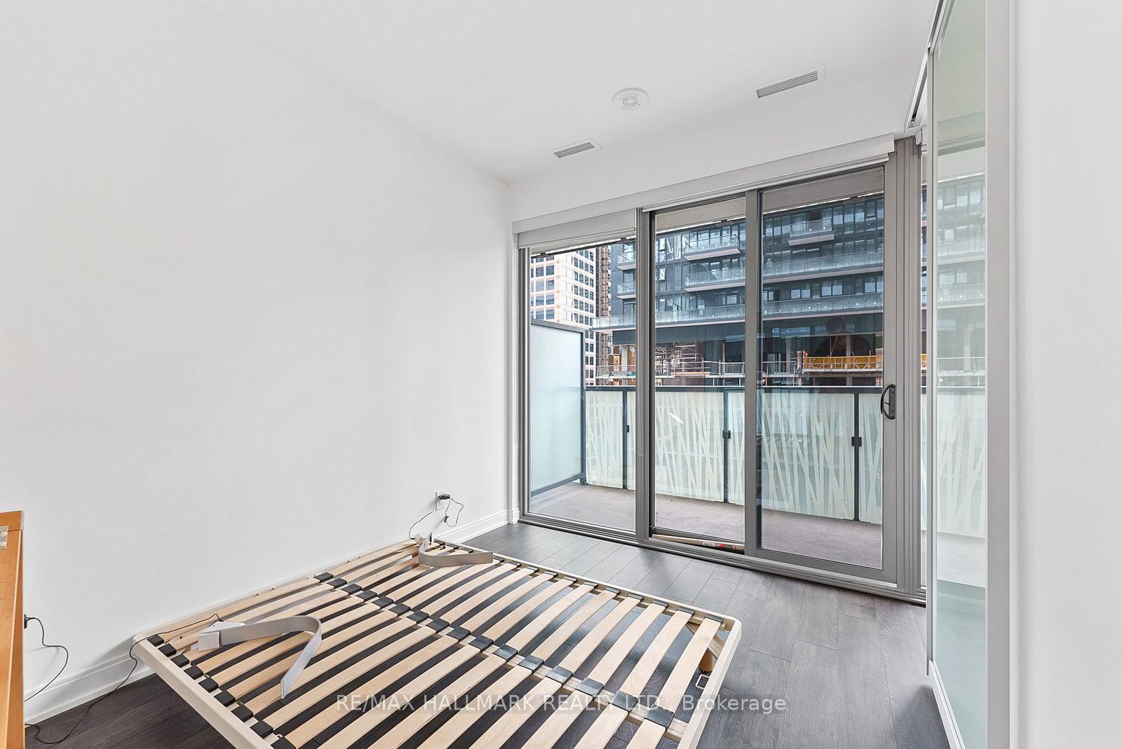 50 Charles St E, unit 601 for rent