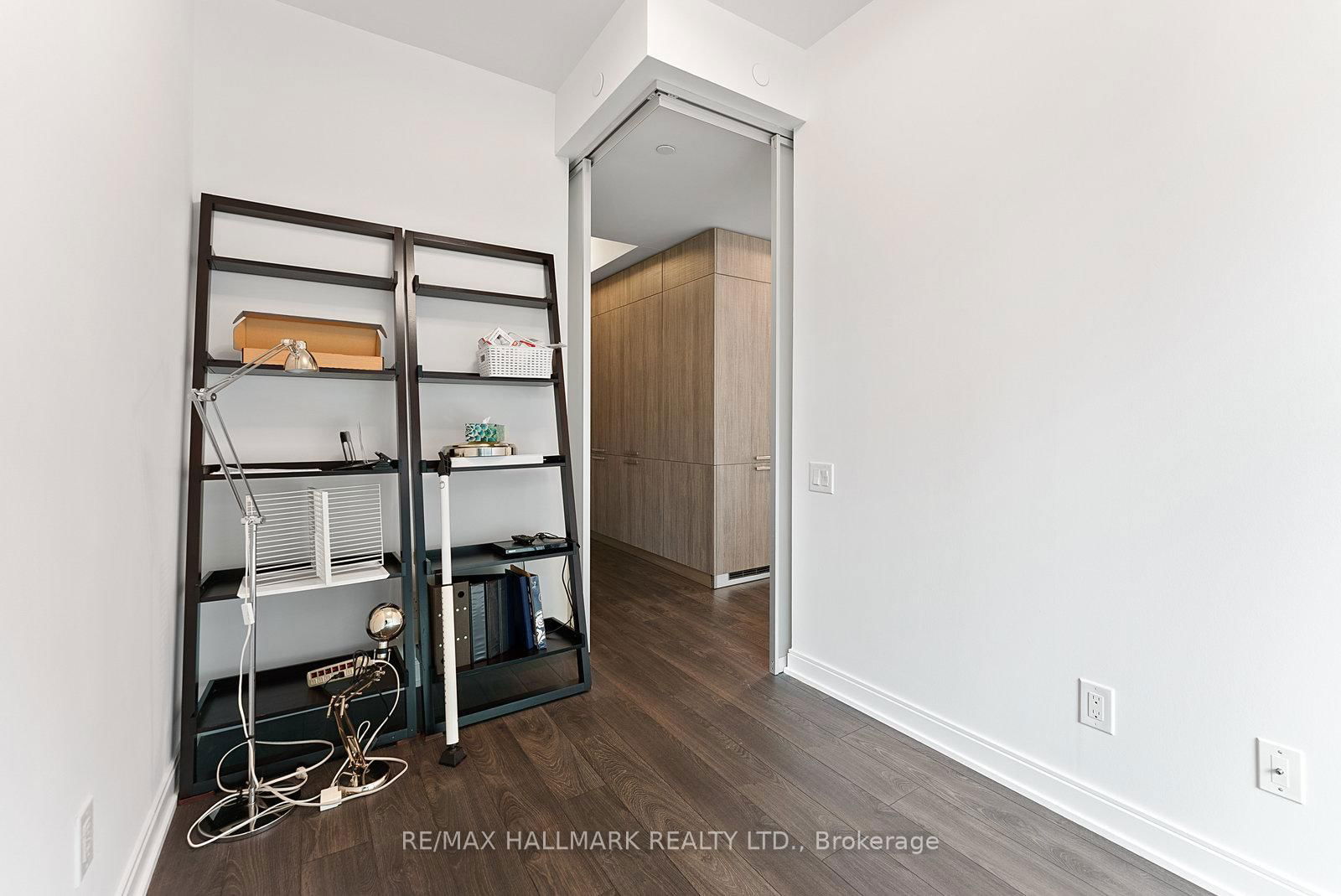 50 Charles St E, unit 601 for rent