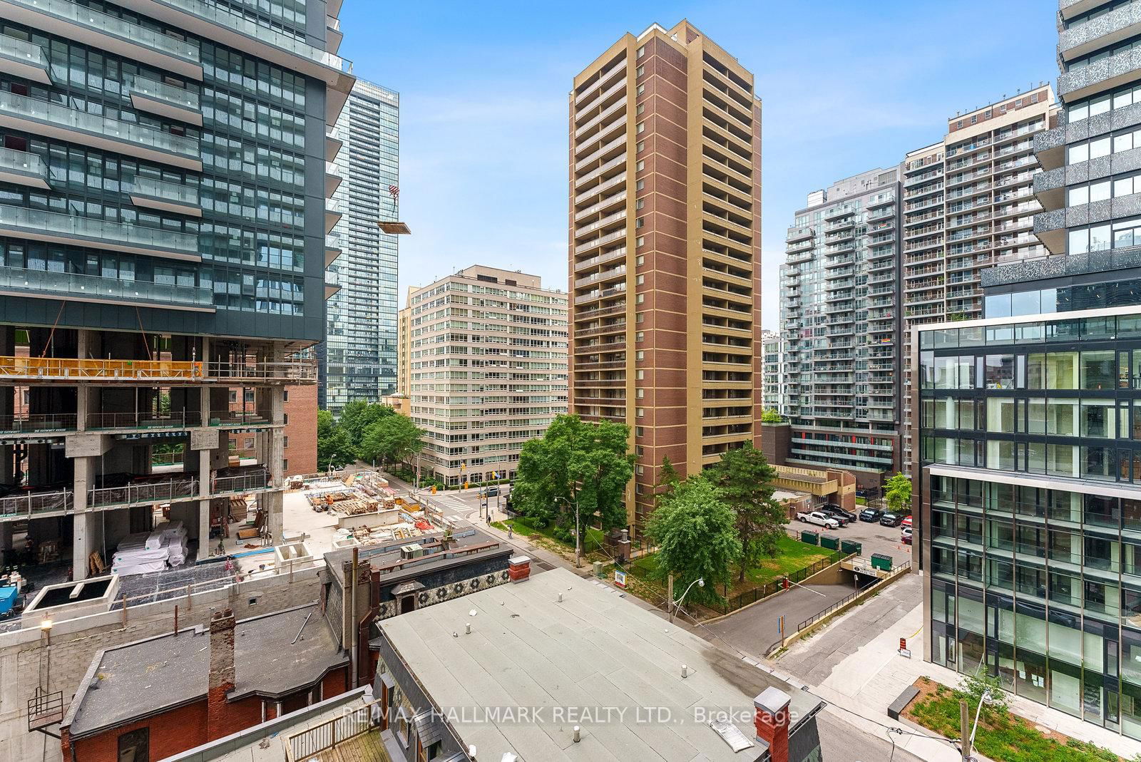 50 Charles St E, unit 601 for rent