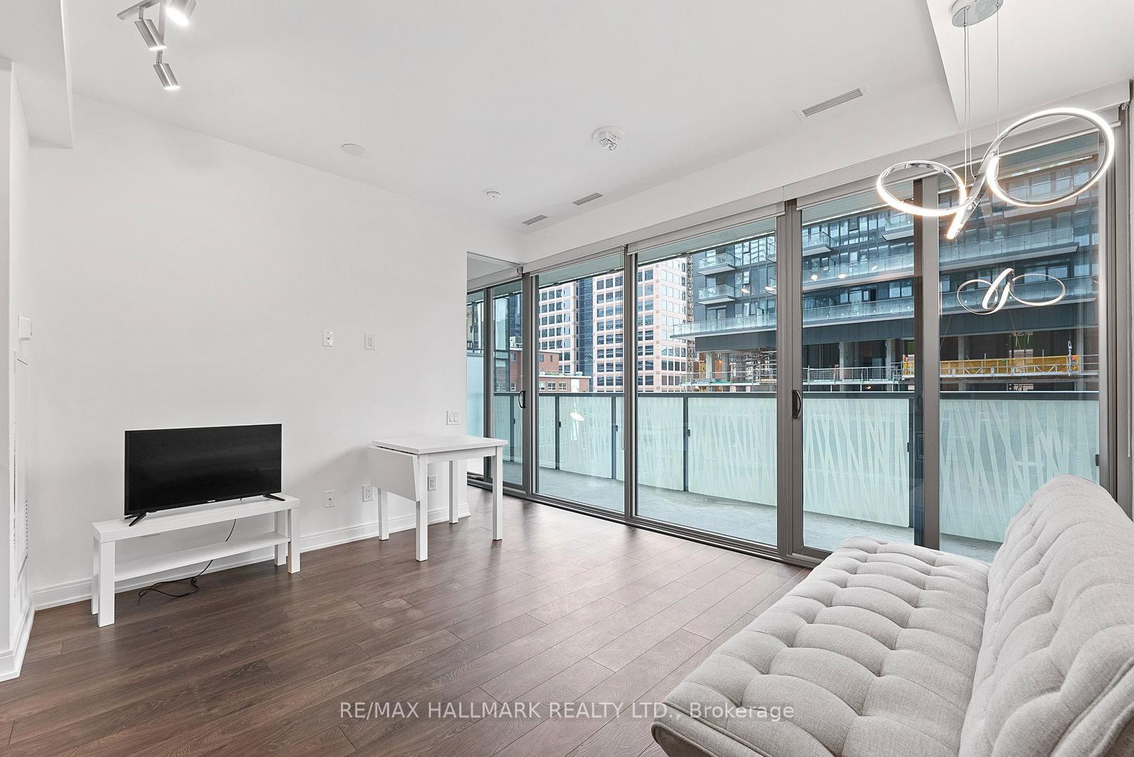 50 Charles St E, unit 601 for rent