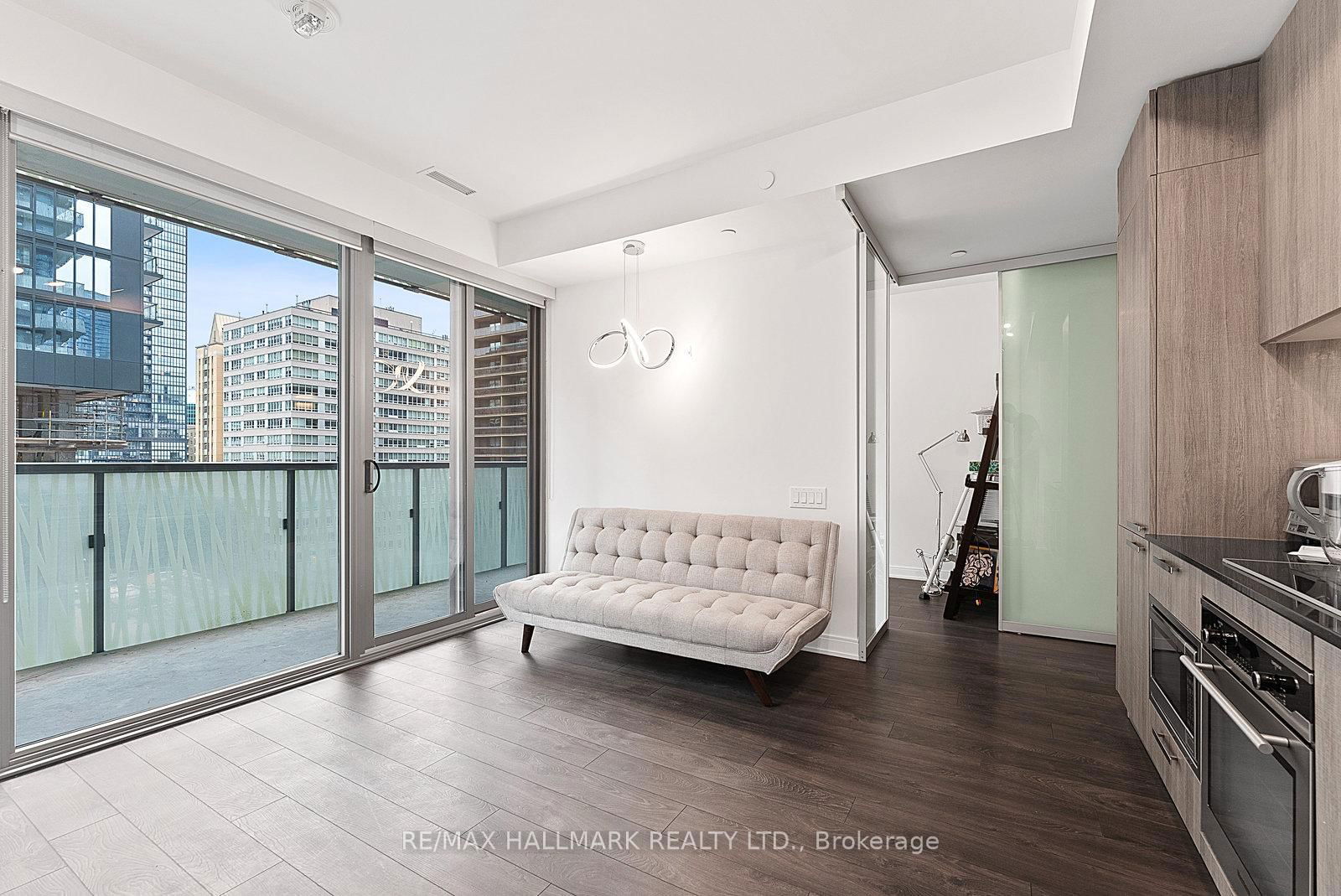 50 Charles St E, unit 601 for rent