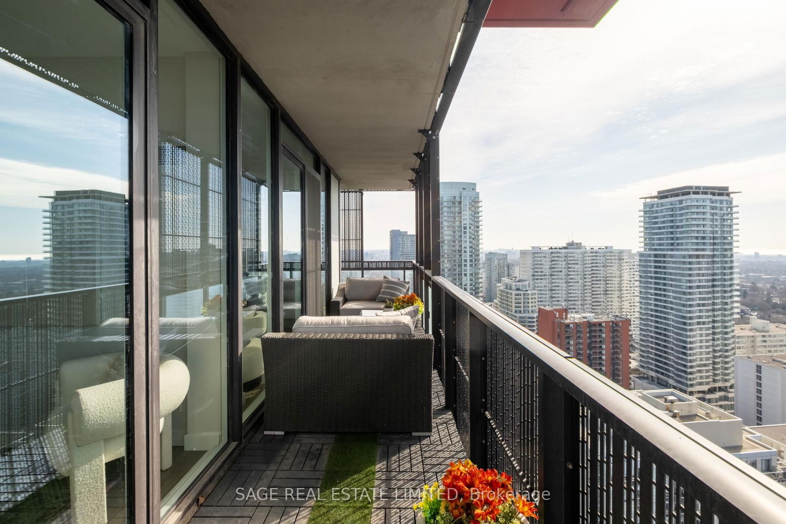 8 Eglinton Ave E, unit 2311 for sale