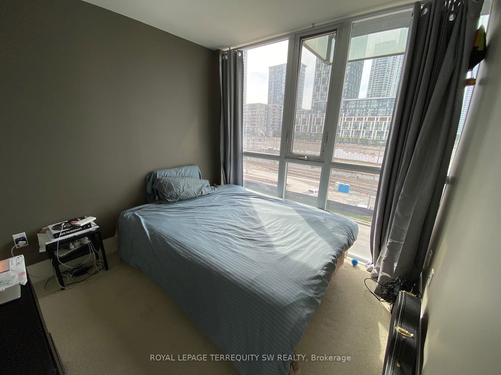 560 Front St W, unit 330 for rent