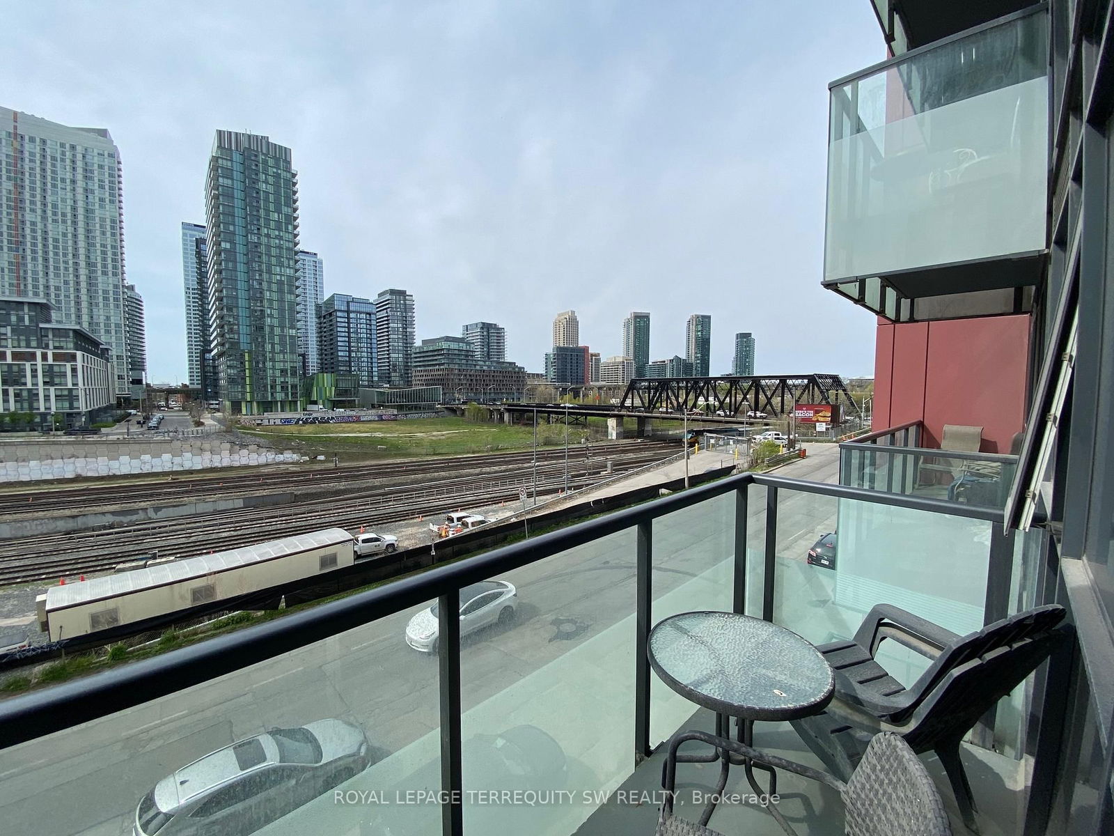 560 Front St W, unit 330 for rent