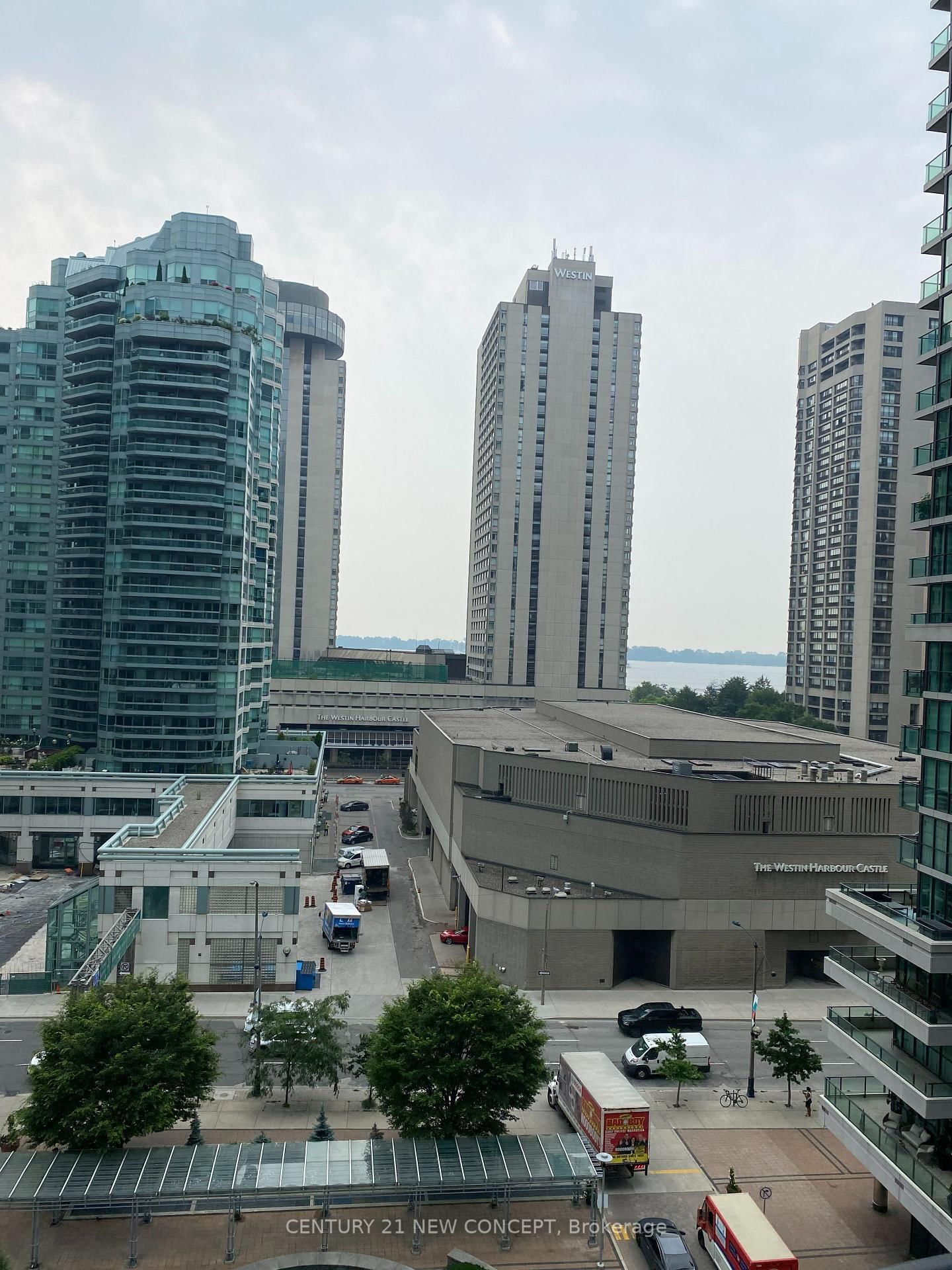 18 Harbour St, unit 909 for rent