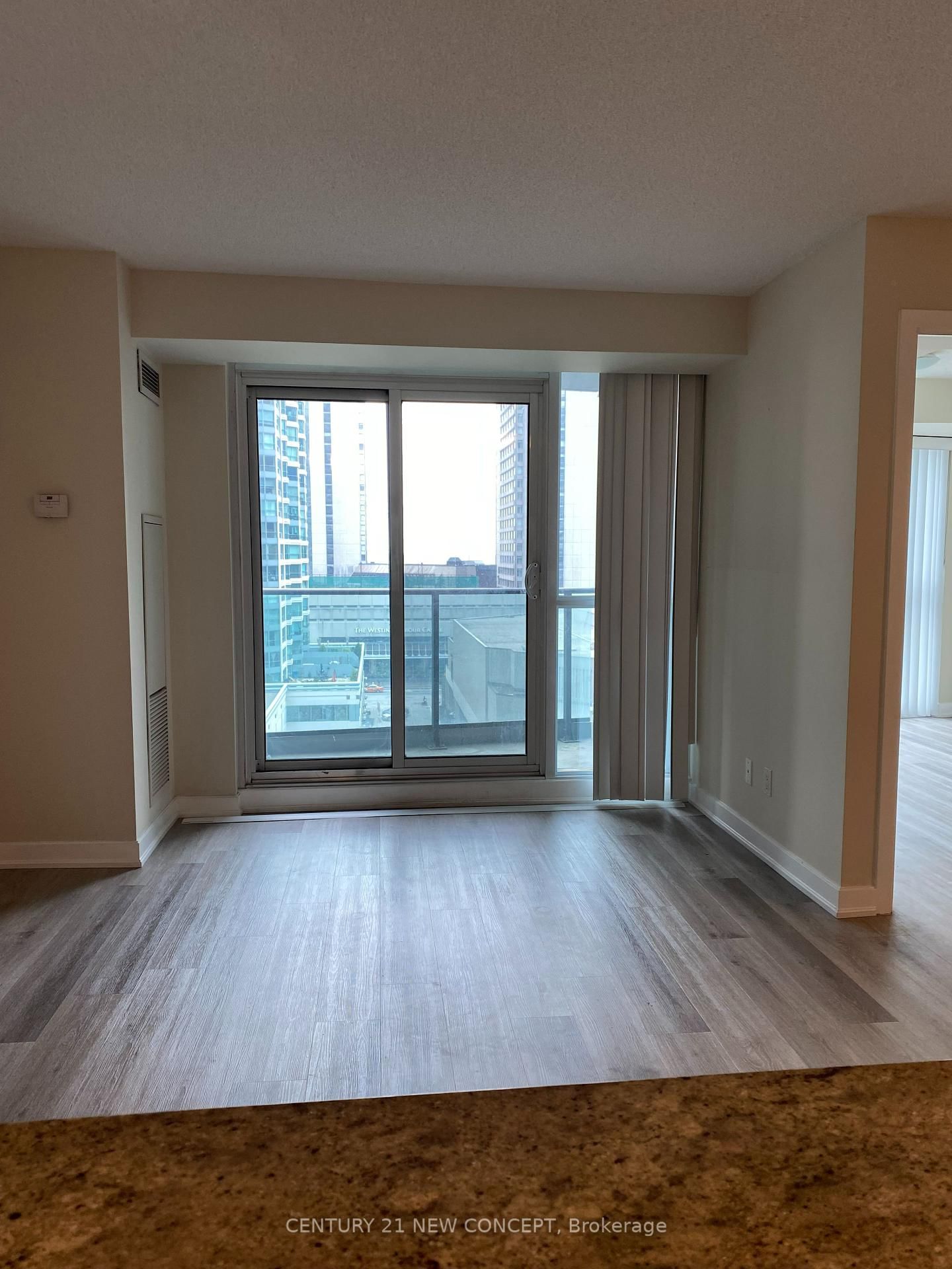 18 Harbour St, unit 909 for rent