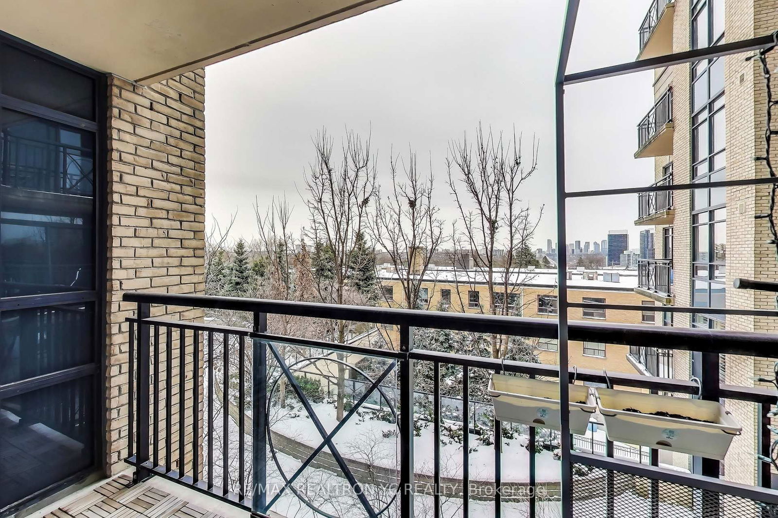 676 Sheppard Ave E, unit 415 for sale