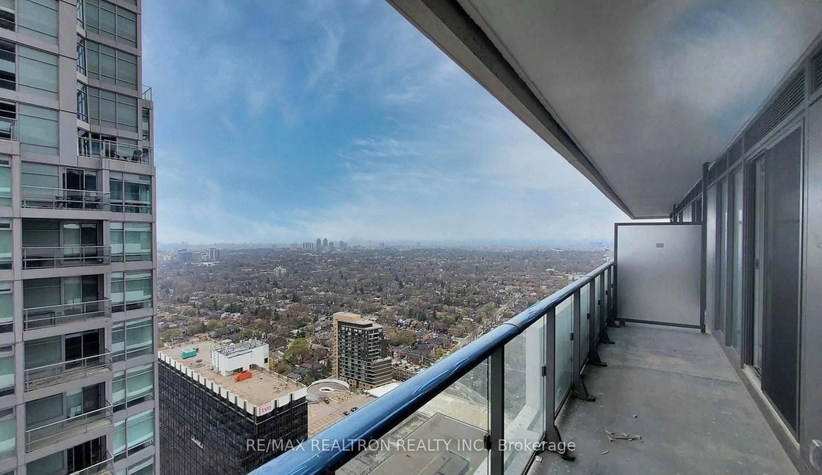 2221 Yonge St, unit 4606 for sale