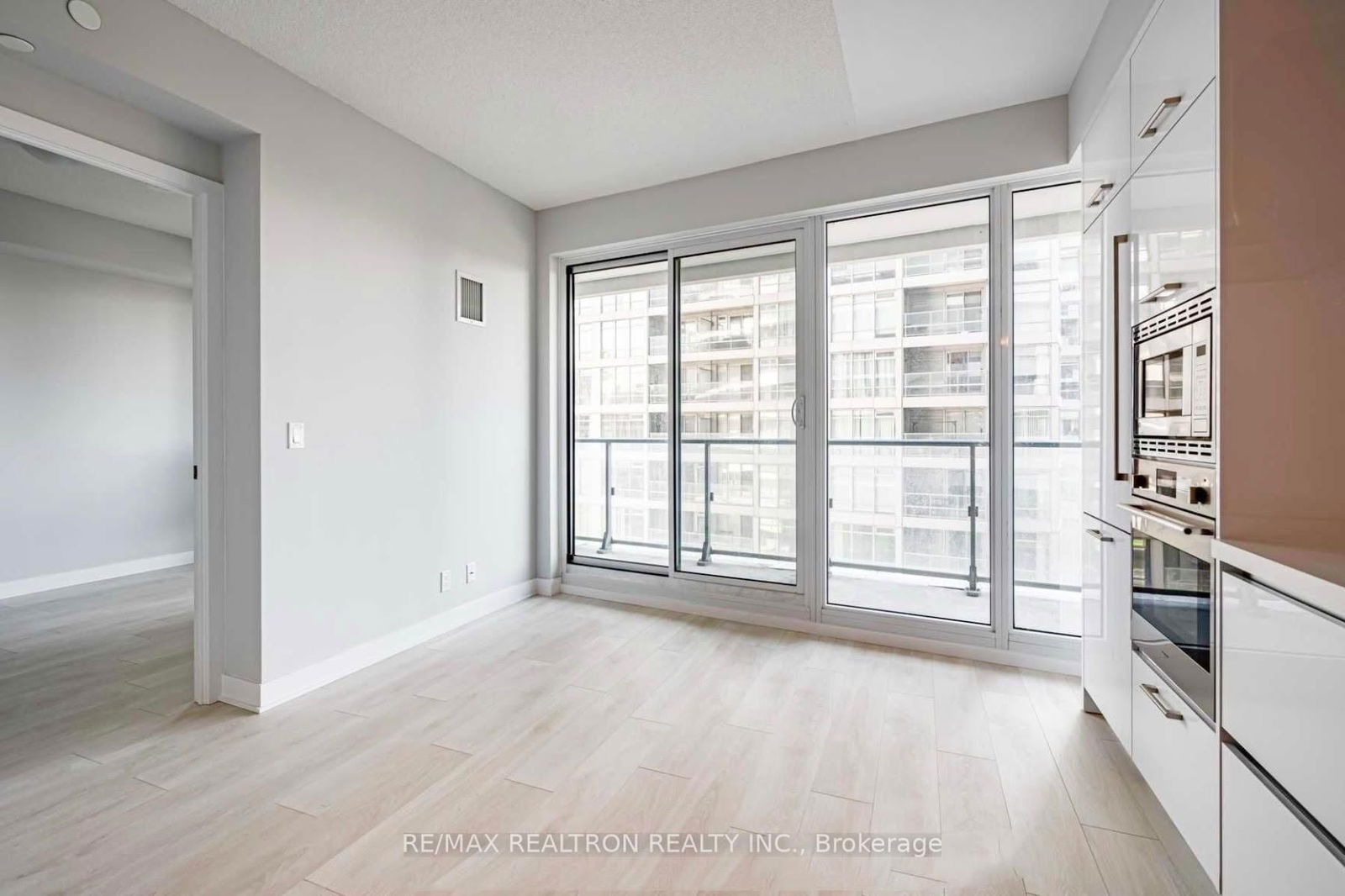 2221 Yonge St, unit 4606 for sale