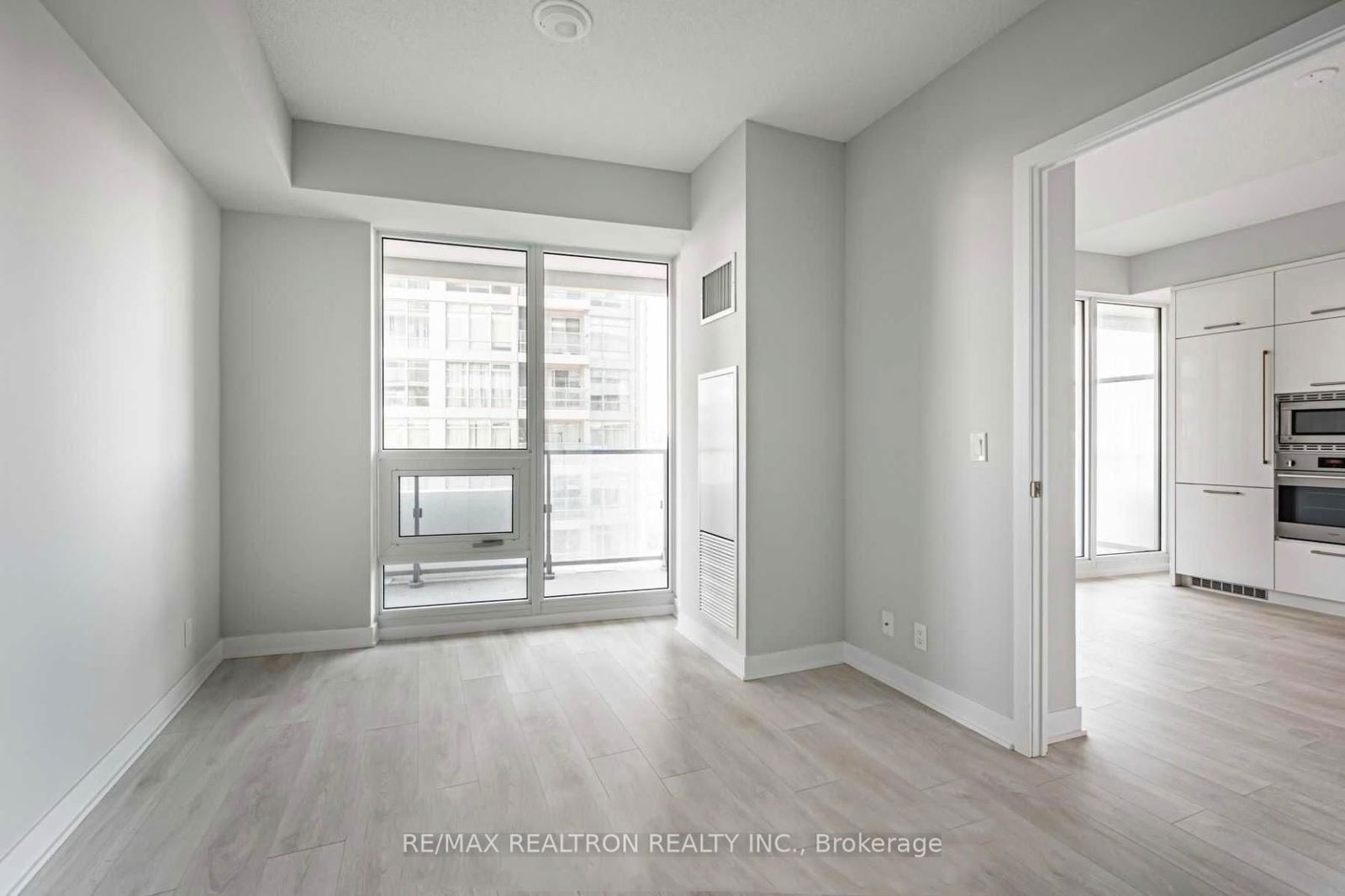 2221 Yonge St, unit 4606 for sale