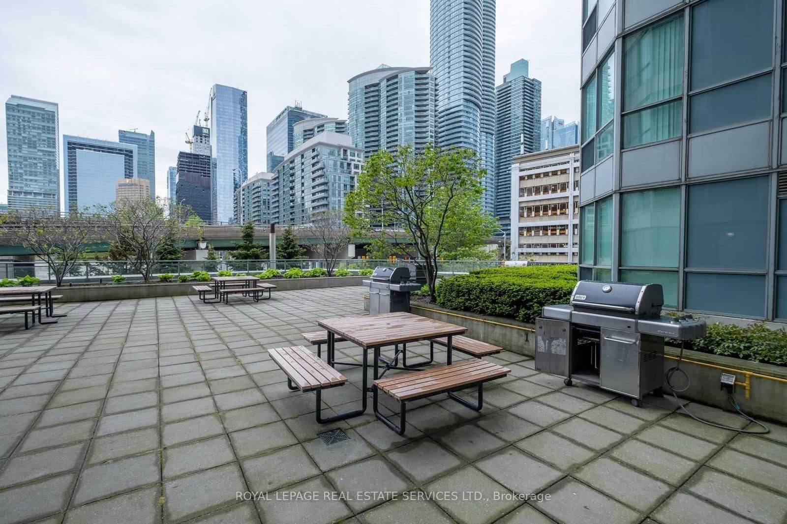 230 Queens Quay W, unit 328 for rent