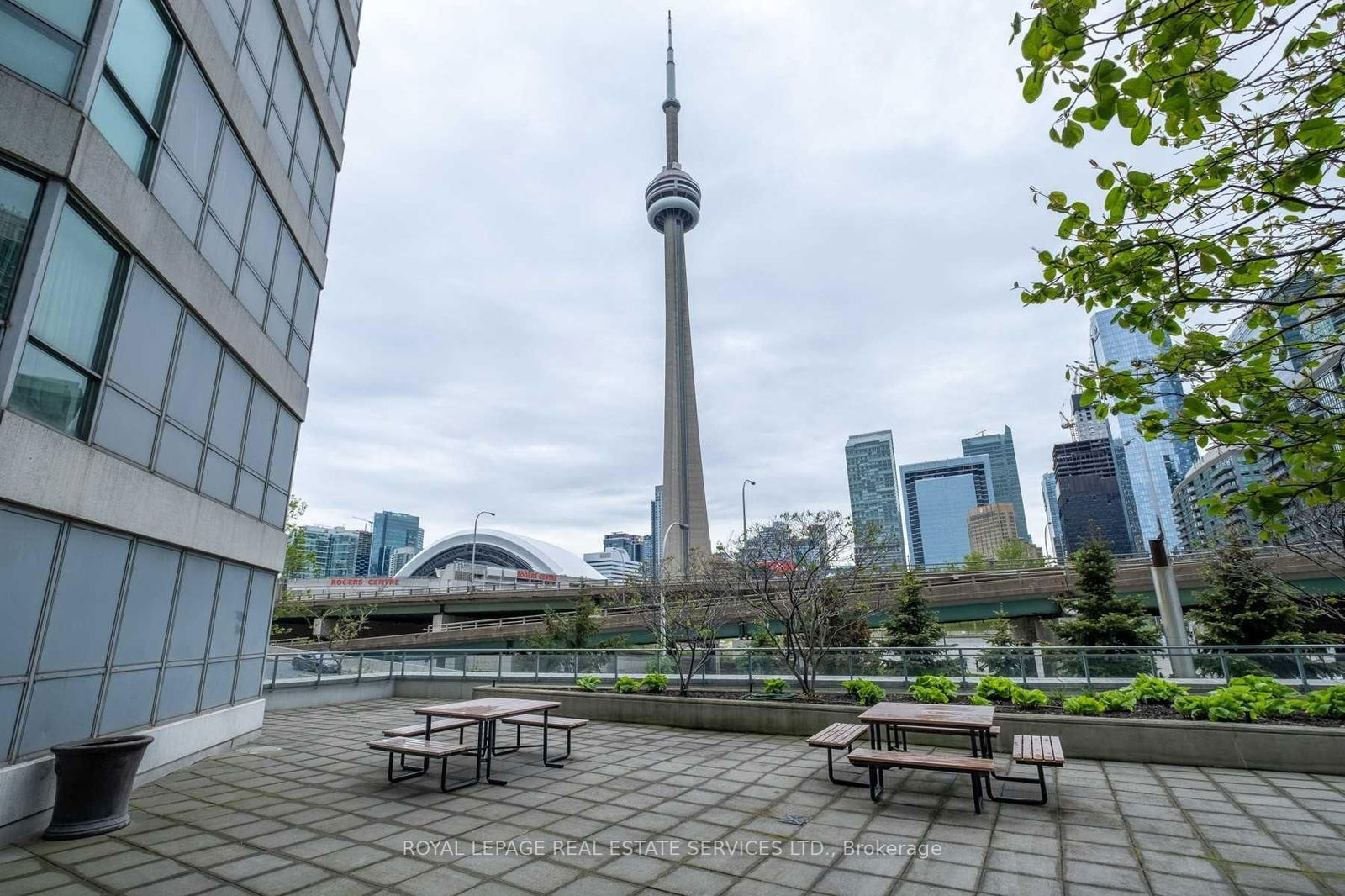 230 Queens Quay W, unit 328 for rent