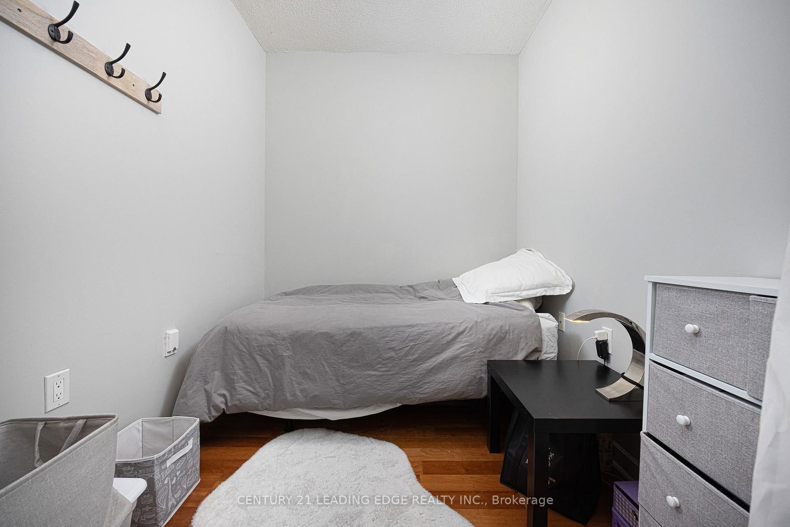 85 Bloor St E, unit 1413 for rent