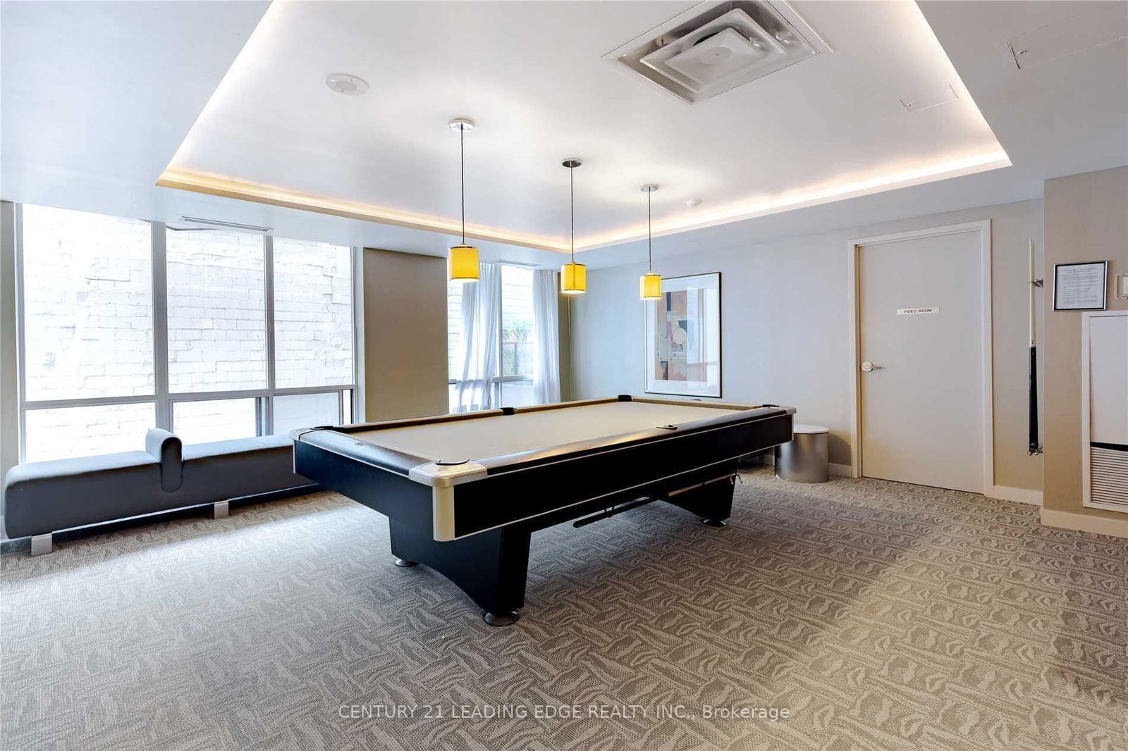 85 Bloor St E, unit 1413 for rent