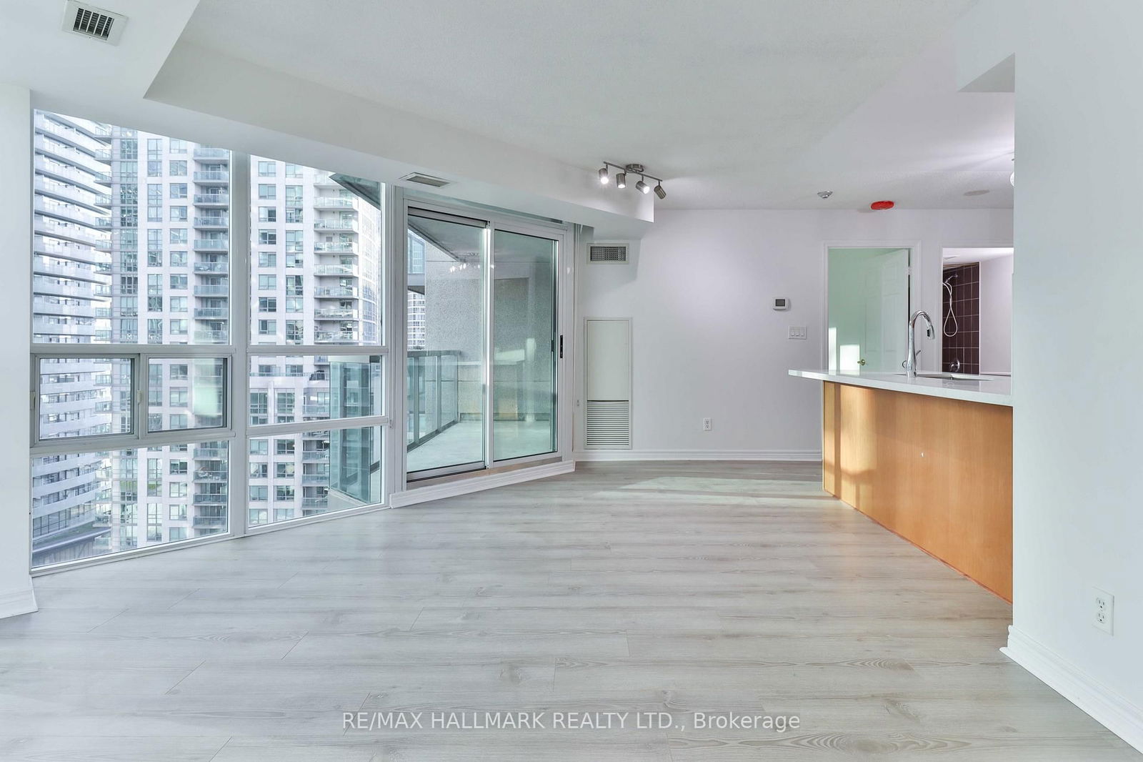 51 Lower Simcoe St, unit 1701 for rent