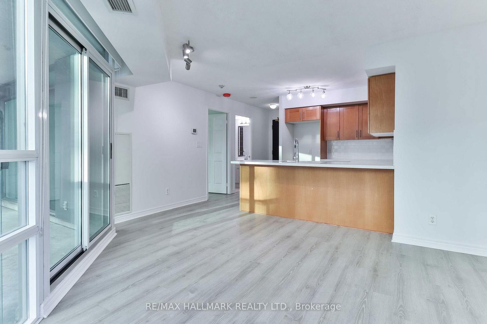 51 Lower Simcoe St, unit 1701 for rent