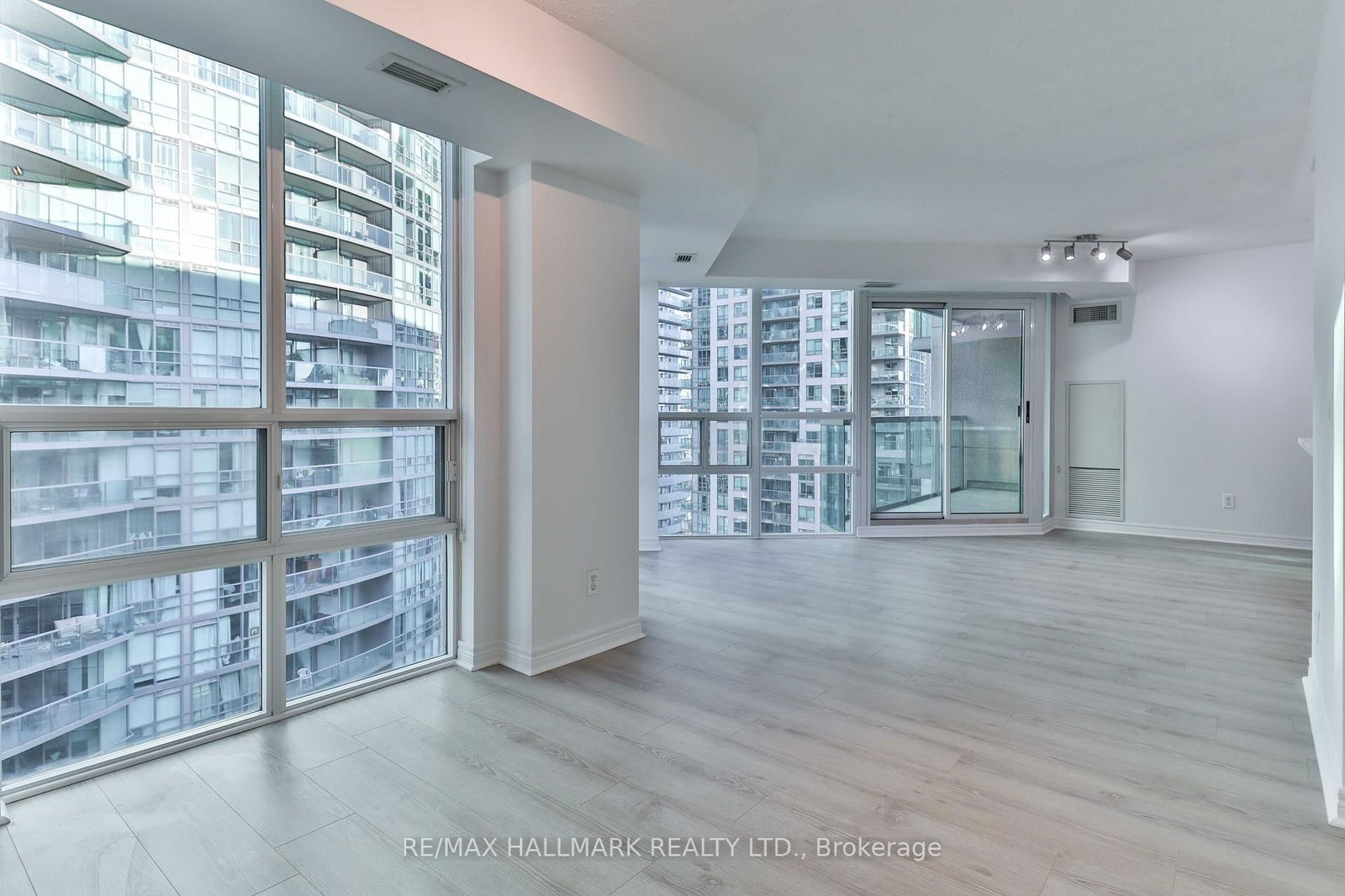 51 Lower Simcoe St, unit 1701 for rent