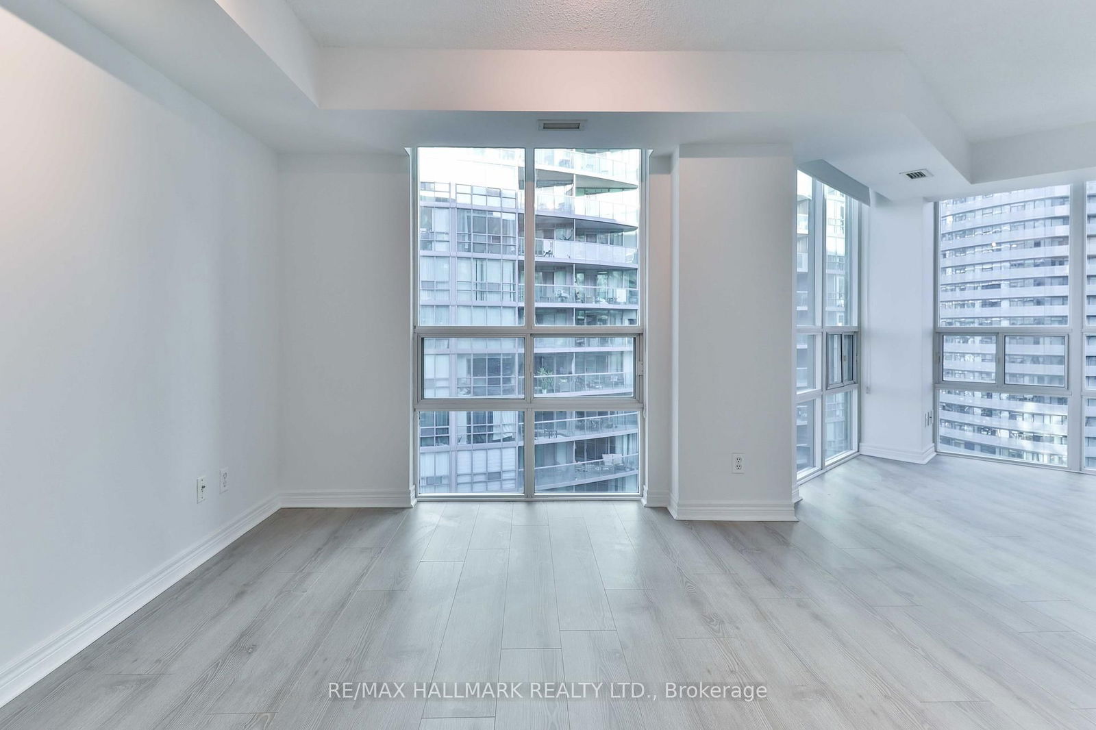 51 Lower Simcoe St, unit 1701 for rent