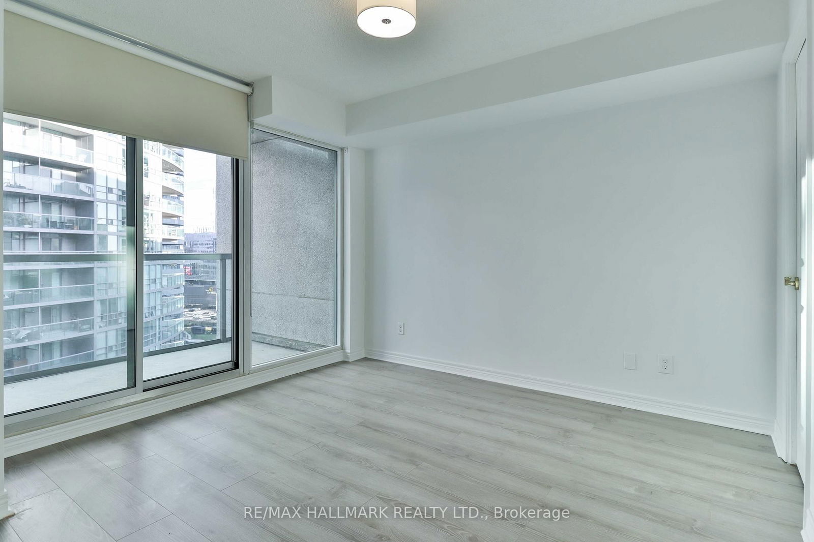 51 Lower Simcoe St, unit 1701 for rent