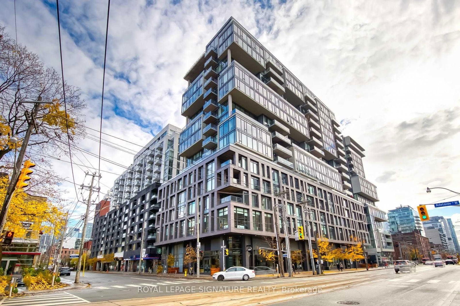 111 Bathurst St, unit 1413 for rent