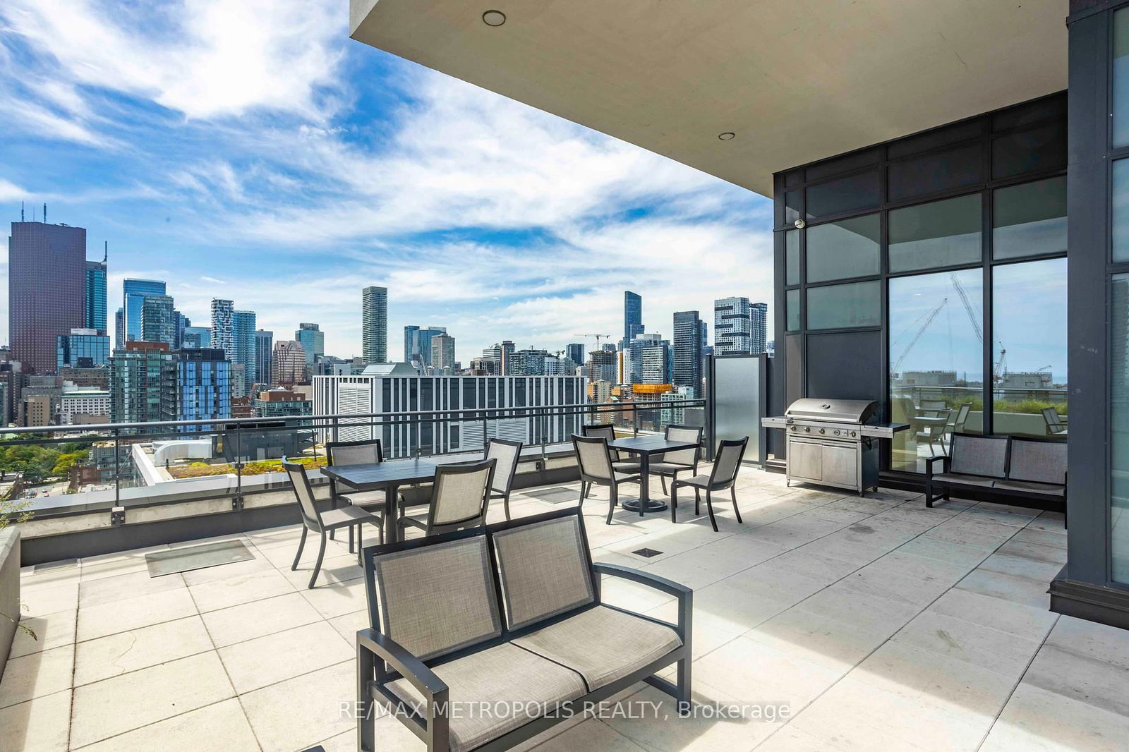 460 Adelaide St E, unit 2115 for sale