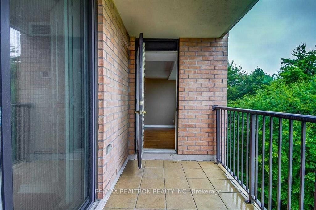 16 Dallimore Circ, unit 414 for sale