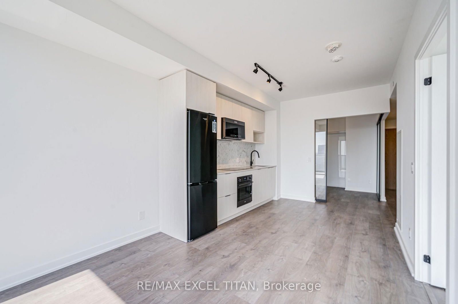 5 Defries St, unit 1704 for rent