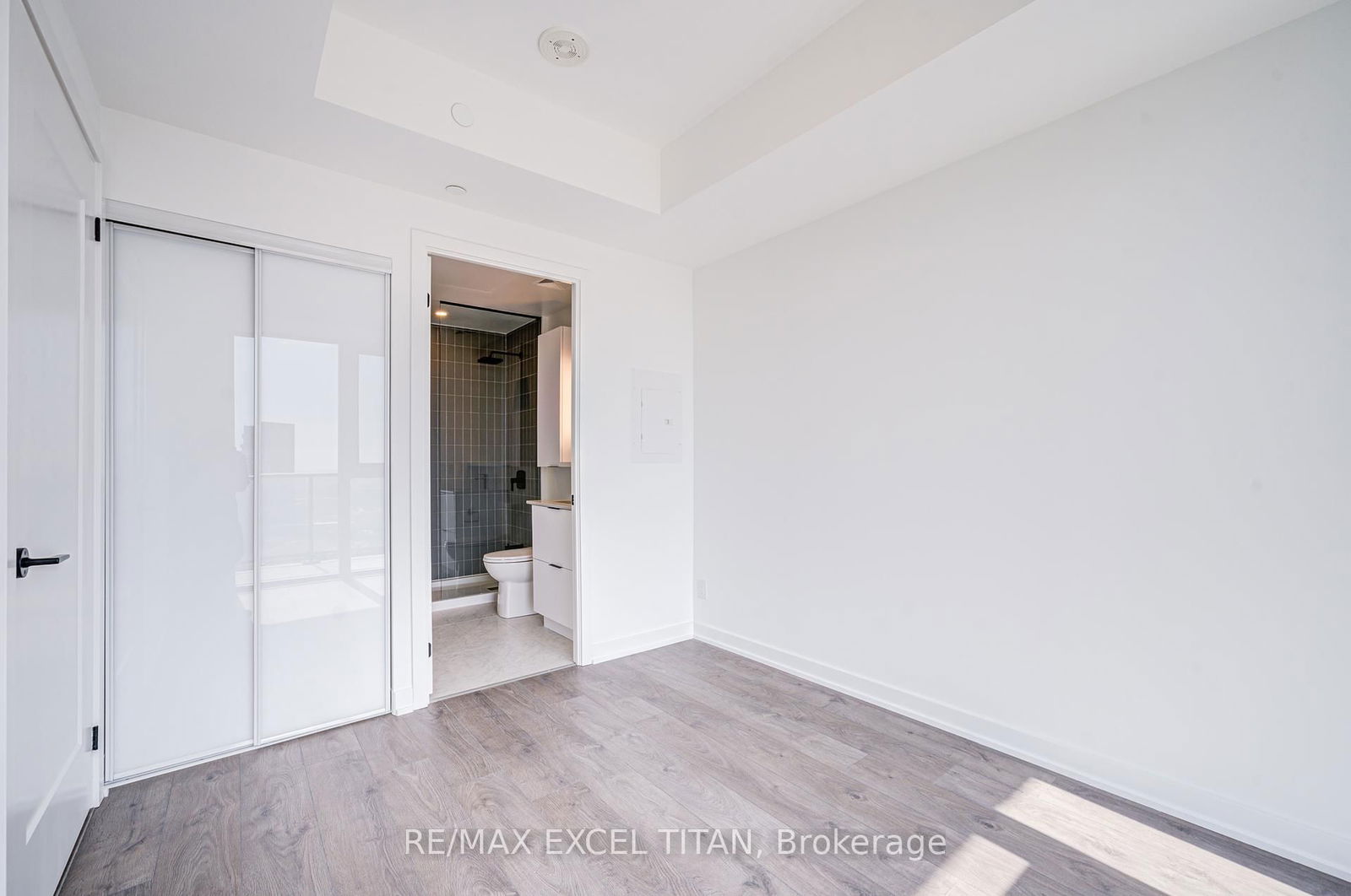 5 Defries St, unit 1704 for rent