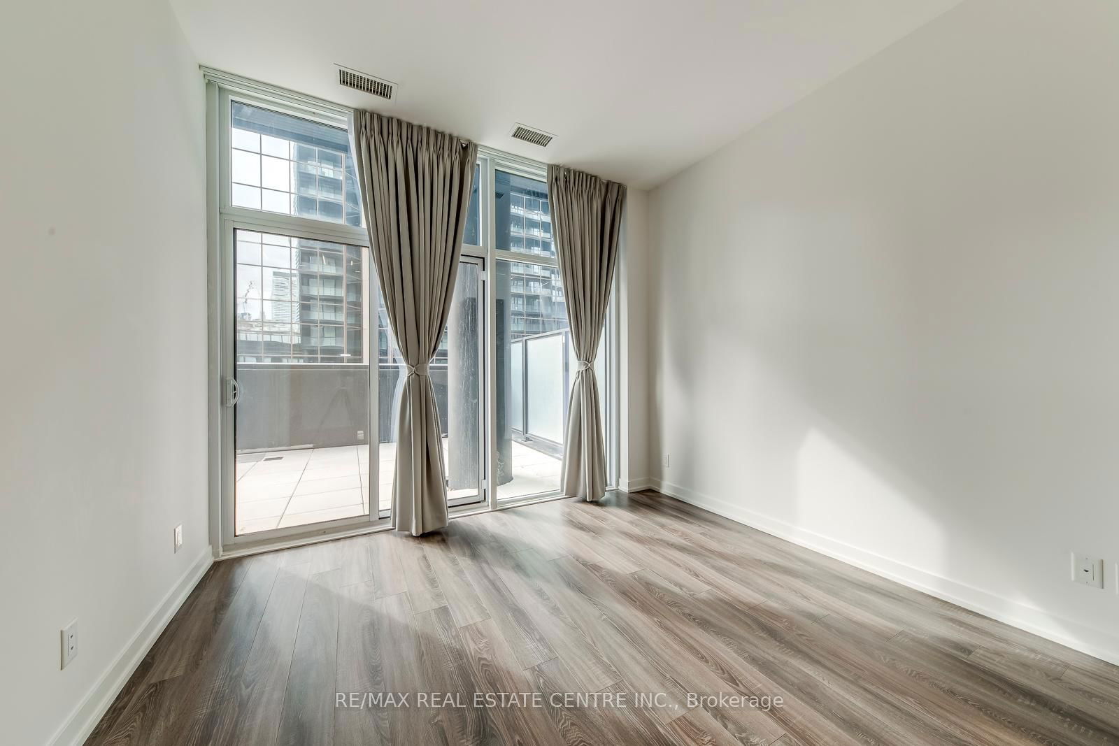 20 Edward St, unit 406 for sale