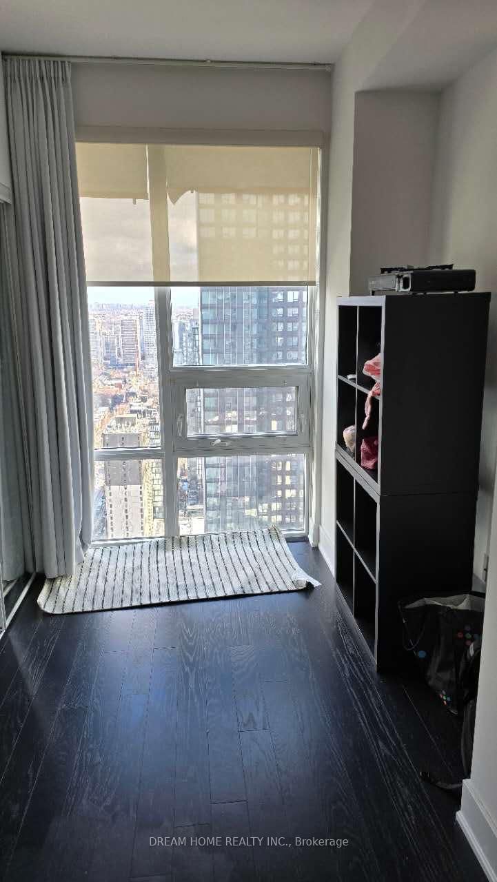 955 Bay St, unit 3809 for rent