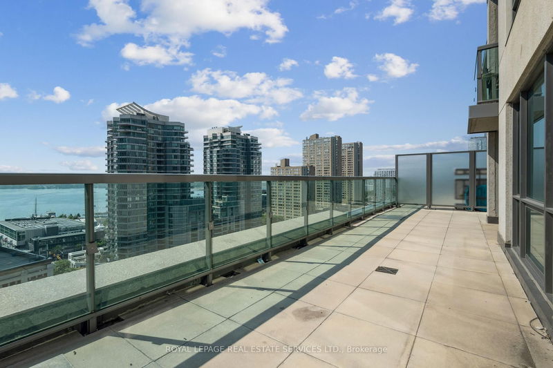 25 Lower Simcoe St, unit 1807 for rent