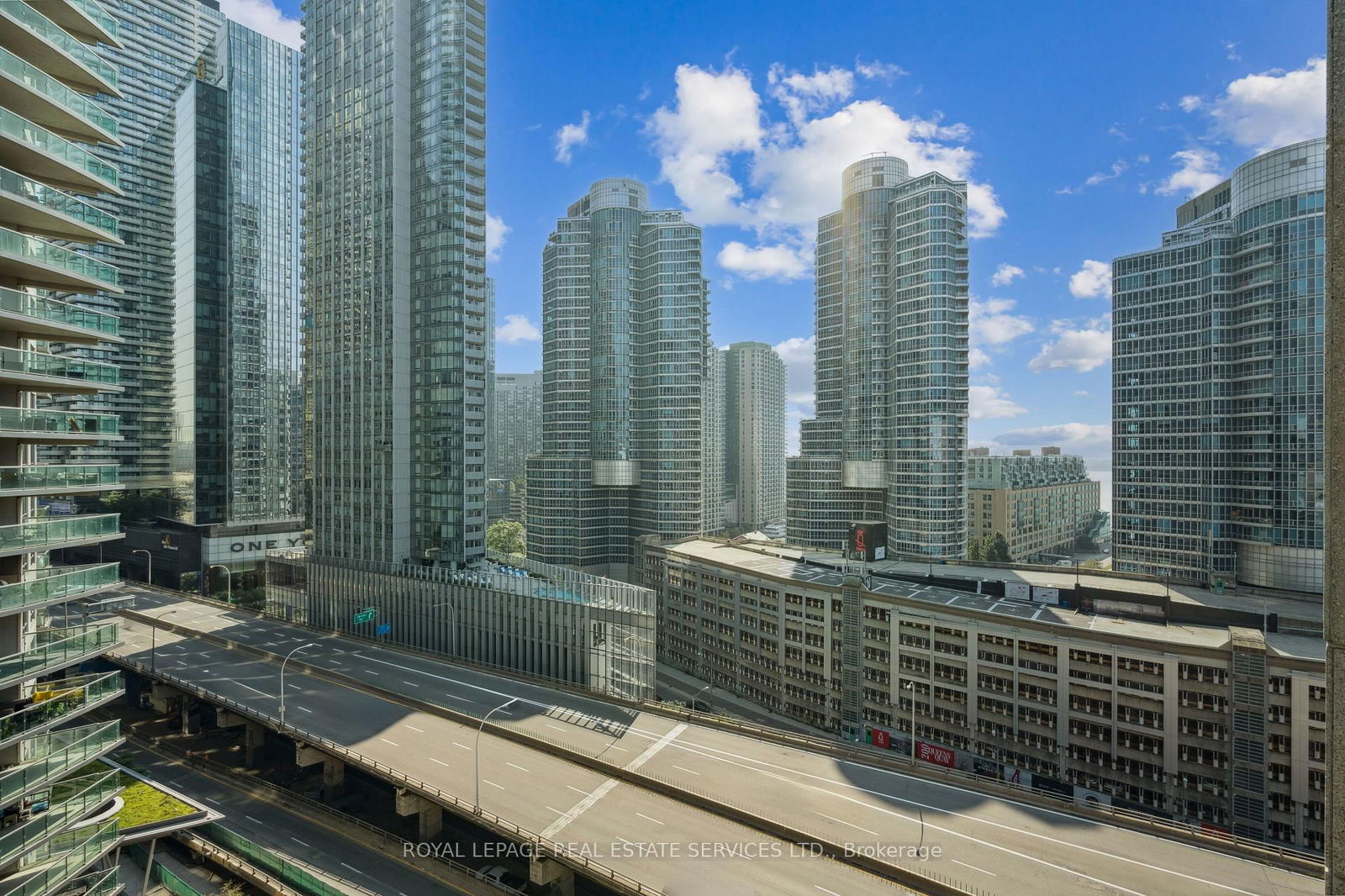 25 Lower Simcoe St, unit 1807 for rent