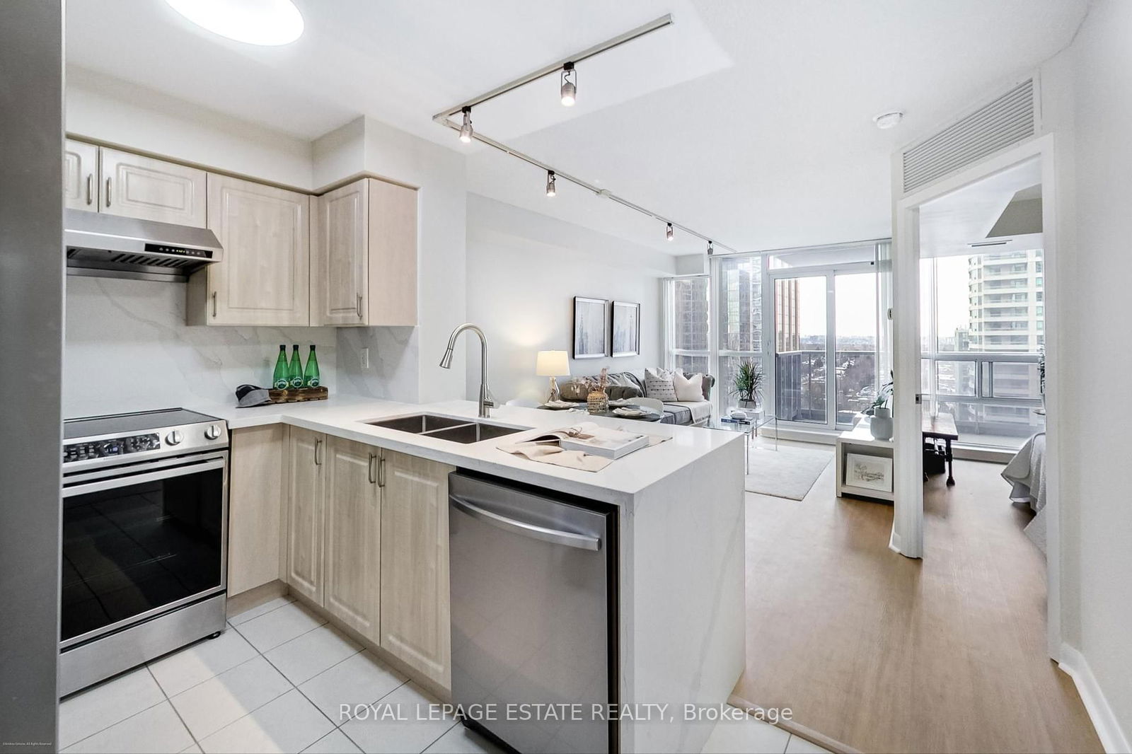 4968 Yonge St, unit 2206 for sale