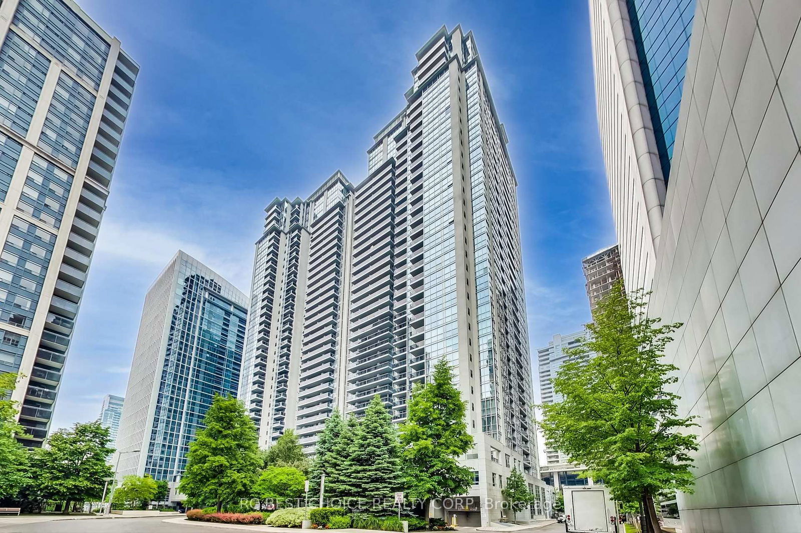 4968 Yonge St, unit 903 for rent