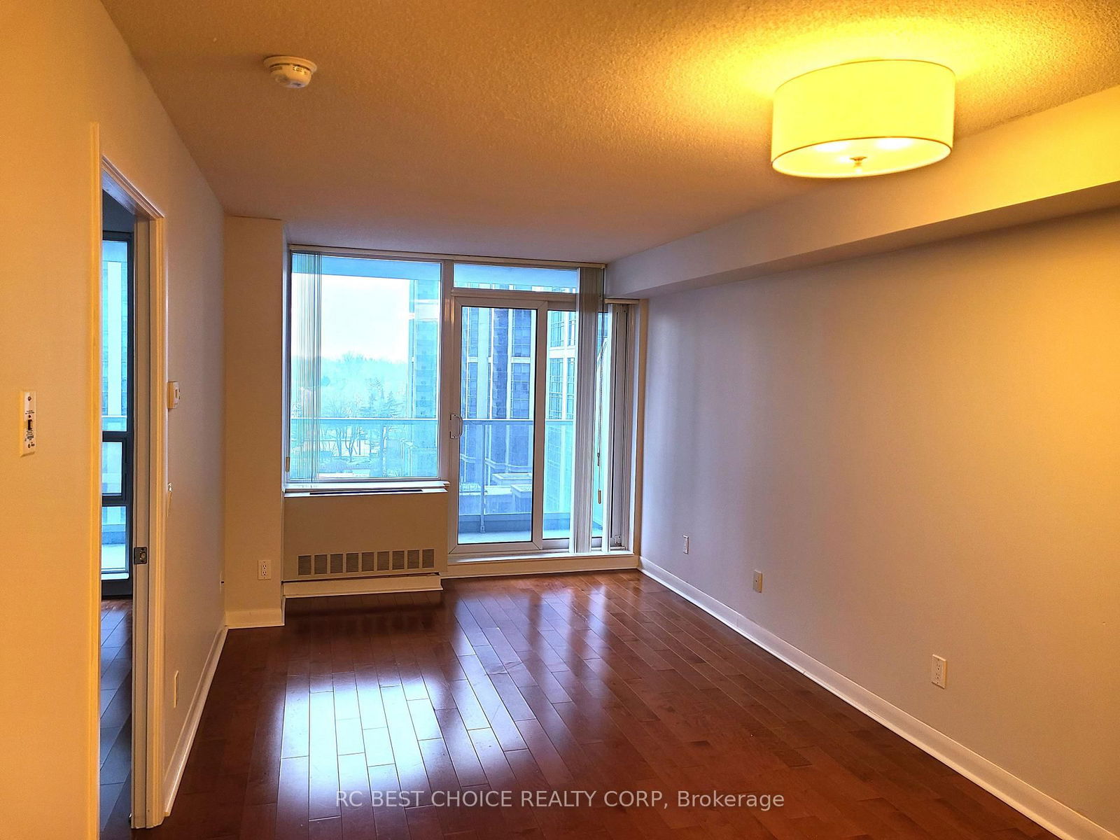 4968 Yonge St, unit 903 for rent