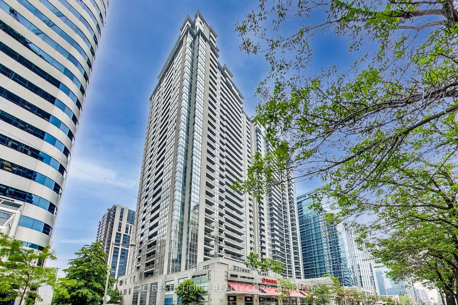 4968 Yonge St, unit 903 for rent