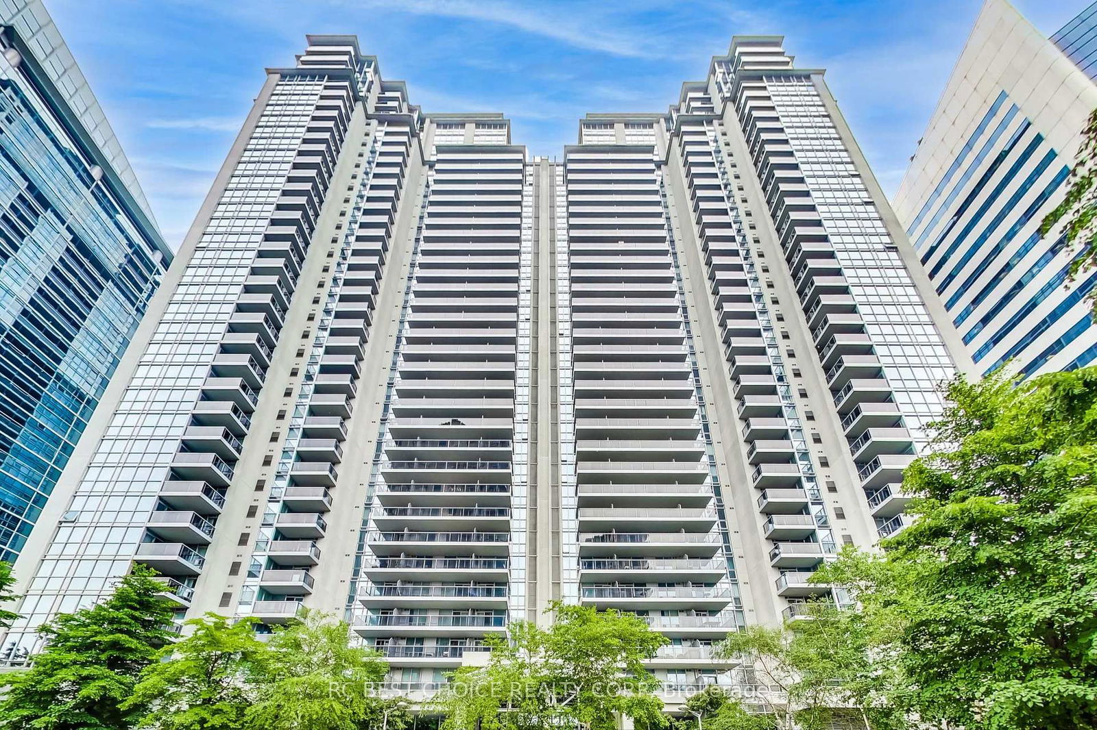 4968 Yonge St, unit 903 for rent