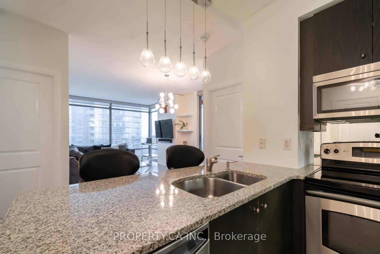 18 Yorkville Ave, unit 1507 for rent